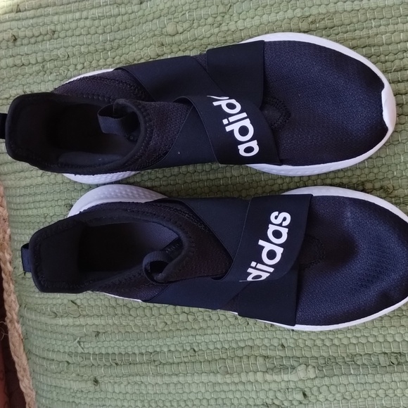 Black slip-on Adidas size 7 still lots life - Picture 2 of 5